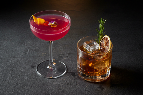 Verre à pied ou tumbler : quelles différences pour les cocktails ?