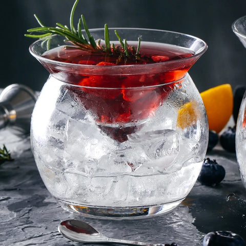verre à cocktail en forme de triangle